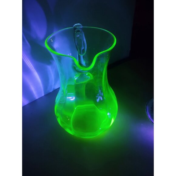 Large Antique vaseline uranium glass art deco water pitcher 9", ca 1930 - Picture 5 of 10
